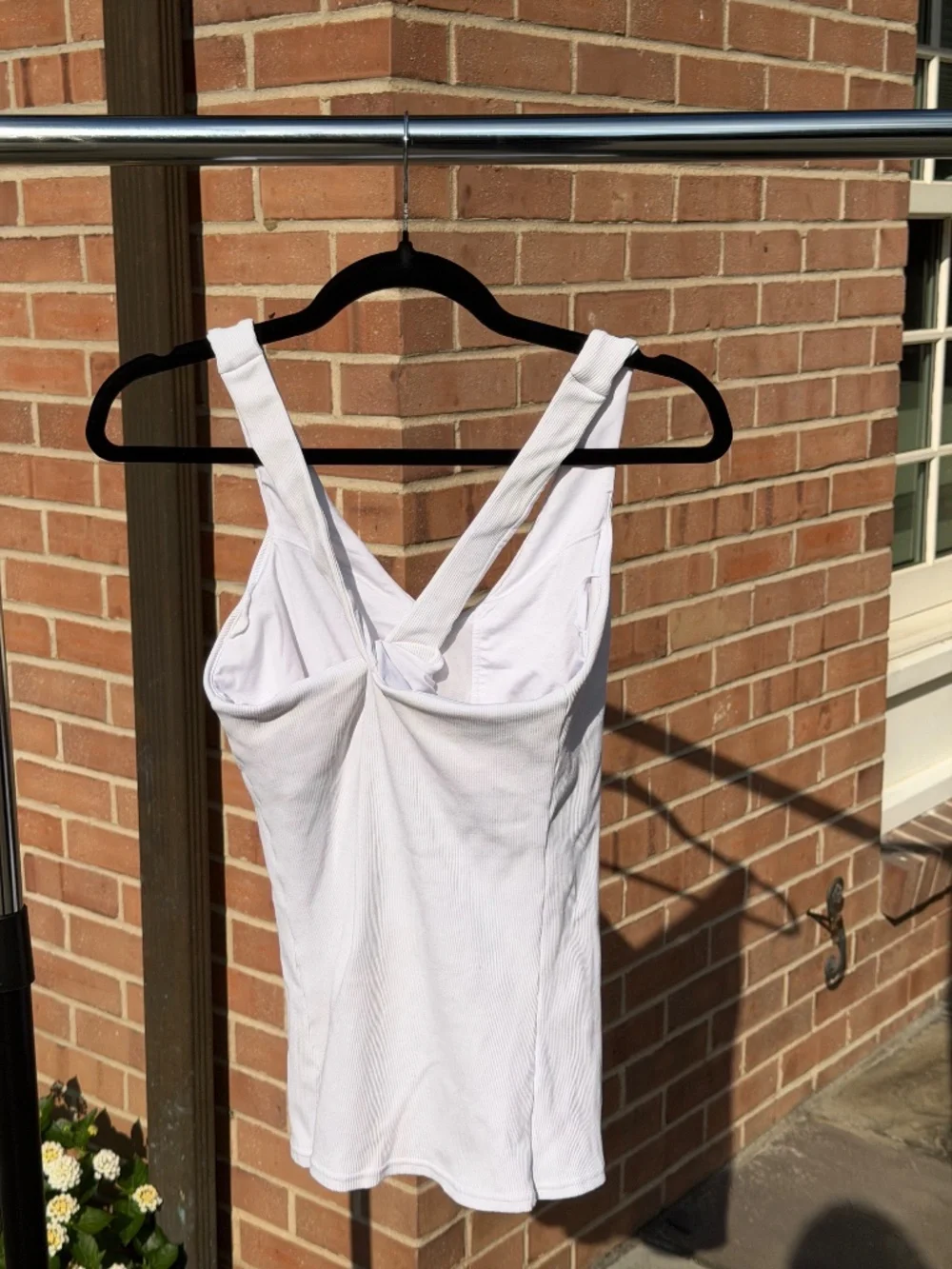 ALO Athletic V-Neck Top (Size L)